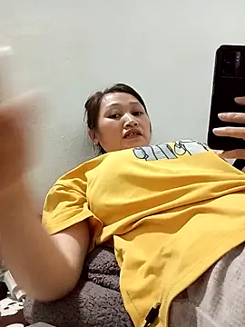 yumyum112 online show from March 12, 2026, 3:27 pm