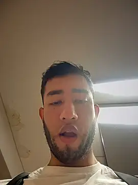 Snapshot of liam_bronw chatting on July 31, 2026, 3:42 pm liam bronw online show from July 31, 2026, 3:42 pm