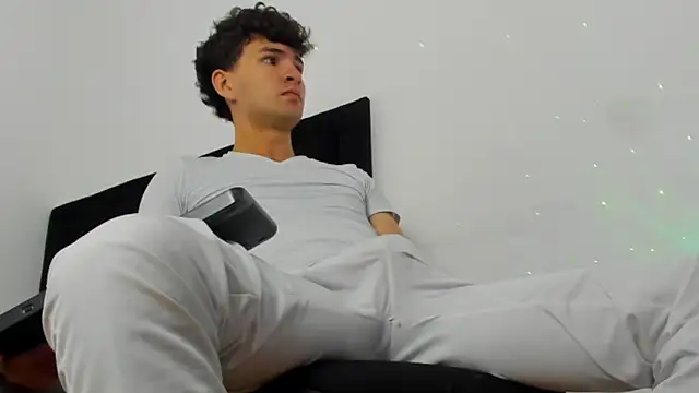 camilo model online show from February 25, 2026, 11:54 am