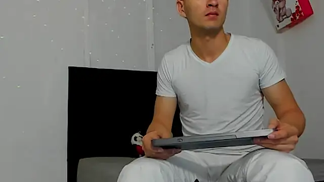Snapshot of camilo_model chatting on May 16, 2026, 2:32 am camilo model online show from May 16, 2026, 2:32 am