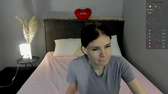 SkinyJoys online show from March 10, 2026, 1:53 am