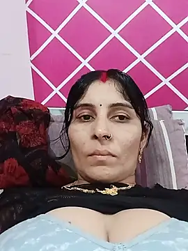 Snapshot of Hot_ree85 chatting on June 18, 2026, 9:36 am Hot ree85 online show from June 18, 2026, 9:36 am