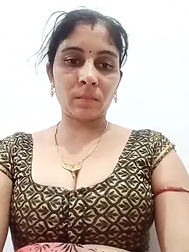 Snapshot of Hot_ree85 chatting on May 6, 2026, 5:06 pm Hot ree85 online show from May 6, 2026, 5:06 pm