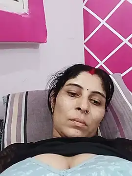 Snapshot of Hot_ree85 chatting on May 27, 2026, 2:46 pm Hot ree85 online show from May 27, 2026, 2:46 pm