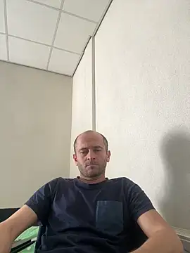 Snapshot of Majestik1 chatting on March 20, 2026, 3:13 pm Majestik1 online show from March 20, 2026, 3:13 pm