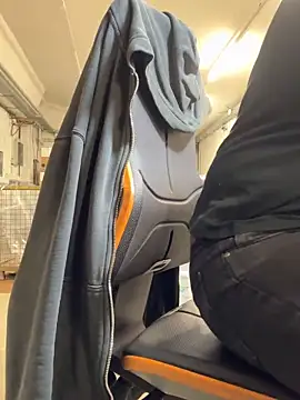 Snapshot of Nickwichst chatting on January 5, 2026, 10:35 pm Nickwichst online show from January 5, 2026, 10:35 pm