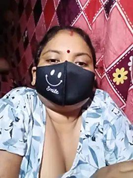 Snapshot of sexypojaa233 chatting on August 4, 2026, 5:50 pm sexypojaa233 online show from August 4, 2026, 5:50 pm