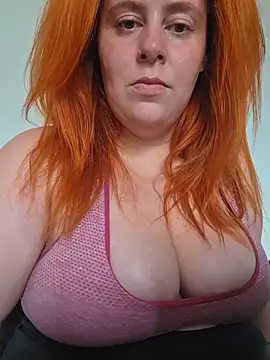 strawberrybloond online show from February 2, 2026, 6:40 pm