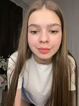 Snapshot of SkylineBliss chatting on June 22, 2026, 3:42 pm SkylineBliss online show from June 22, 2026, 3:42 pm