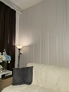 Snapshot of SkylineBliss chatting on July 10, 2026, 2:06 pm SkylineBliss online show from July 10, 2026, 2:06 pm