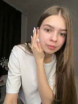 Snapshot of SkylineBliss chatting on August 1, 2026, 7:34 pm SkylineBliss online show from August 1, 2026, 7:34 pm