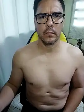 Snapshot of Erbst_Morni chatting on February 13, 2026, 11:32 am Erbst Morni online show from February 13, 2026, 11:32 am