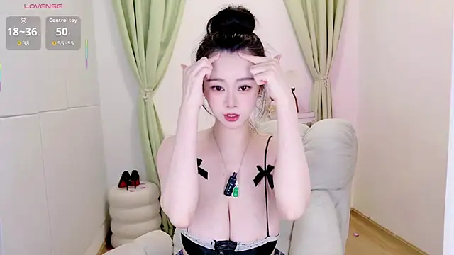 Snapshot of Owo-nO chatting on June 16, 2026, 3:45 pm Owo-nO online show from June 16, 2026, 3:45 pm
