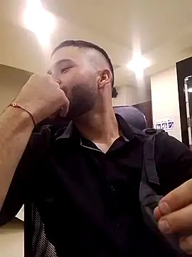 Snapshot of AndyKnoxx chatting on March 18, 2026, 7:48 pm AndyKnoxx online show from March 18, 2026, 7:48 pm