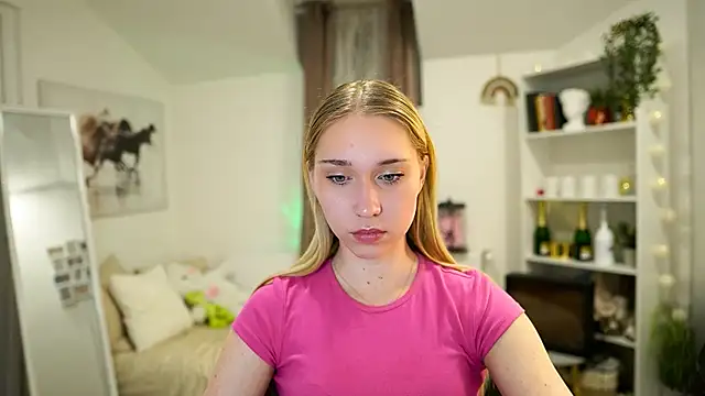 Snapshot of MilaBunny2000 chatting on March 13, 2026, 9:25 am MilaBunny2000 online show from March 13, 2026, 9:25 am