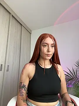 alesziarose  online show from June 7, 2026, 9:20 pm