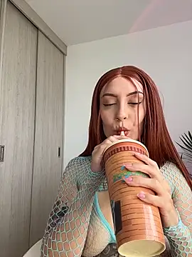 alesziarose  online show from June 6, 2026, 9:53 pm