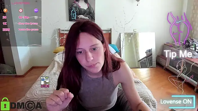 Lily Viola online show from May 5, 2026, 8:28 am