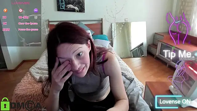 Lily Viola online show from May 1, 2026, 7:46 am