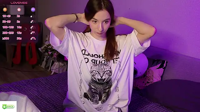 Snapshot of Candyy_Molly chatting on March 15, 2026, 1:23 am Candyy Molly online show from March 15, 2026, 1:23 am