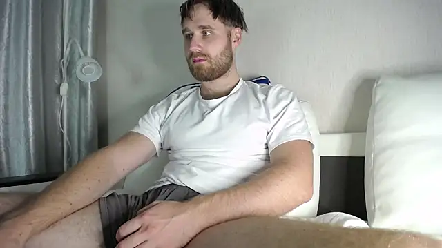 Snapshot of LorenzoLux chatting on October 12, 2025, 5:47 pm LorenzoLux online show from October 12, 2025, 5:47 pm