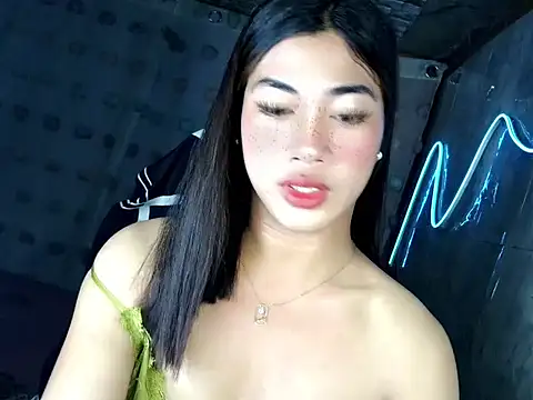 Margalona  online show from May 3, 2026, 5:27 pm
