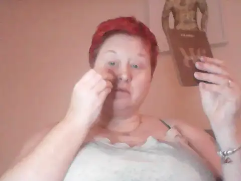 BustyRedxx online show from February 11, 2026, 11:21 am