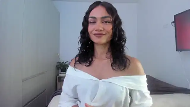 Snapshot of AmaraOsteen chatting on May 9, 2026, 10:24 pm AmaraOsteen online show from May 9, 2026, 10:24 pm