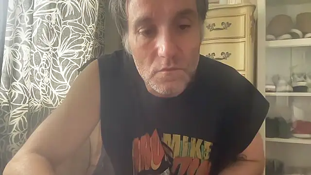 Snapshot of wolverinedream chatting on June 6, 2026, 6:24 pm wolverinedream online show from June 6, 2026, 6:24 pm