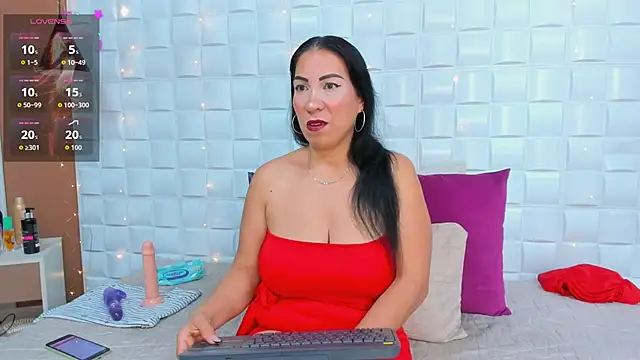 AmberJoyMilf online show from May 5, 2026, 12:08 pm