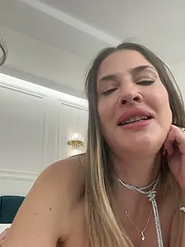 IssabelXO online show from May 6, 2026, 1:37 pm
