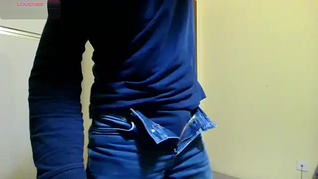 Snapshot of Ele7b5 chatting on March 7, 2026, 10:37 pm Ele7b5 online show from March 7, 2026, 10:37 pm