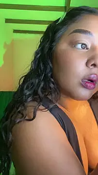 Snapshot of Isabella_Belmont chatting on May 12, 2026, 6:43 am Isabella Belmont online show from May 12, 2026, 6:43 am