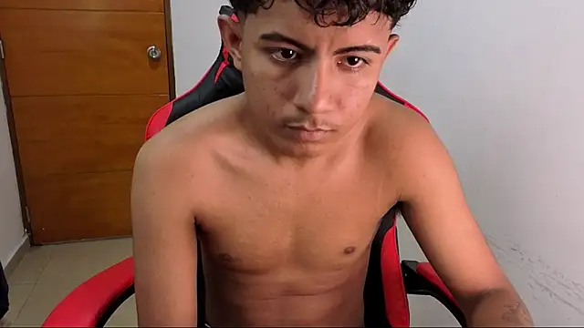 Snapshot of Alluringangel23 chatting on March 5, 2026, 2:41 am Alluringangel23 online show from March 5, 2026, 2:41 am