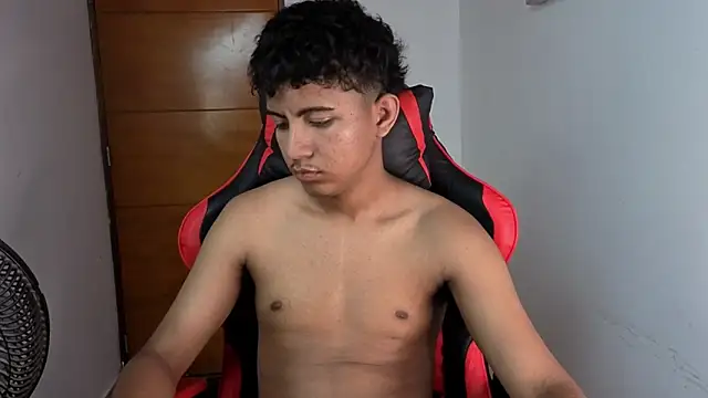 Snapshot of Alluringangel23 chatting on March 17, 2026, 12:02 am Alluringangel23 online show from March 17, 2026, 12:02 am