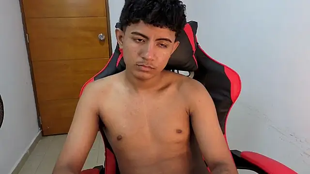 Snapshot of Alluringangel23 chatting on March 10, 2026, 2:59 am Alluringangel23 online show from March 10, 2026, 2:59 am