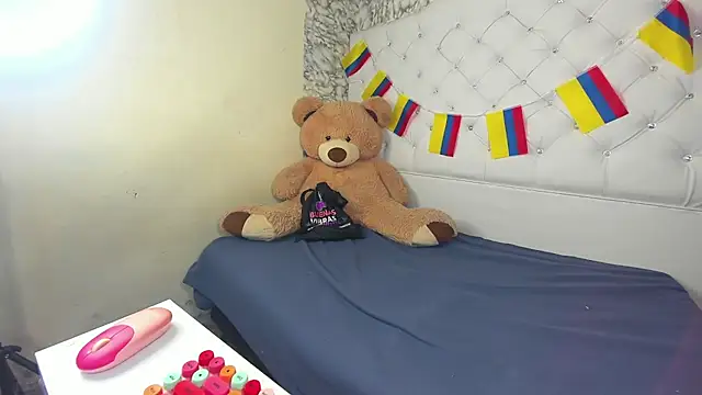 Snapshot of Mia_Miller001 chatting on June 23, 2026, 12:25 pm Mia Miller001 online show from June 23, 2026, 12:25 pm