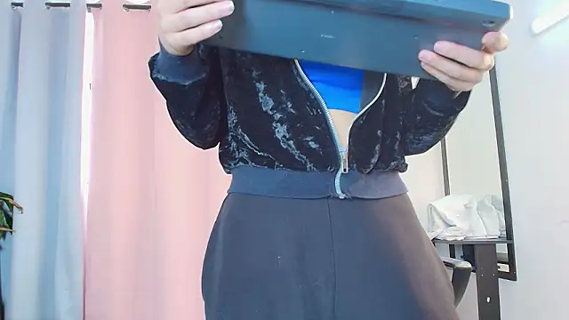 saray reesee online show from March 24, 2026, 8:09 pm