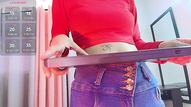 saray reesee online show from February 11, 2026, 8:09 pm