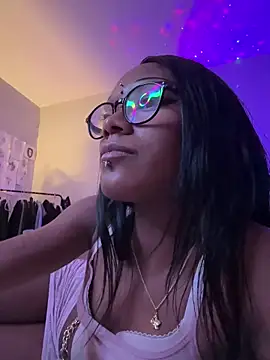 xouniq online show from March 18, 2026, 12:25 am