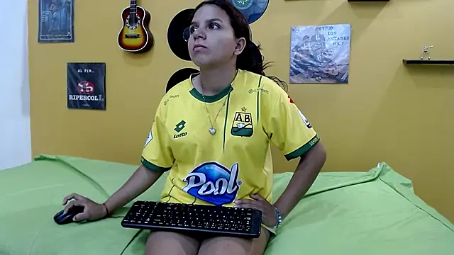 marcelasweet457 online show from February 26, 2026, 1:22 pm