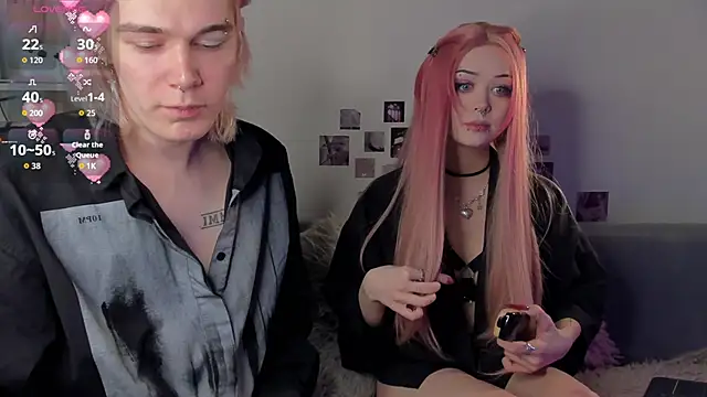SweetheartsFriends online show from April 30, 2026, 2:40 am