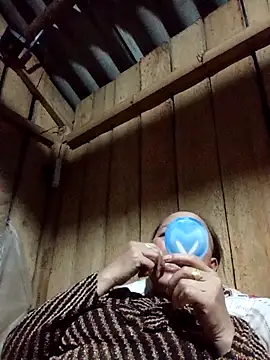 Snapshot of Agnes-baby chatting on March 25, 2026, 12:15 pm Agnes-baby online show from March 25, 2026, 12:15 pm