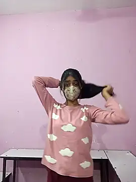 HotxMuskan online show from March 18, 2026, 7:44 am