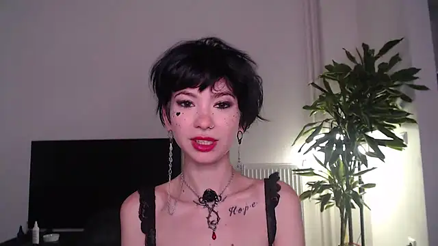 Snapshot of Marley_Queen chatting on July 4, 2026, 8:42 am Marley Queen online show from July 4, 2026, 8:42 am