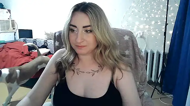 Snapshot of FoxyAnn12 chatting on April 9, 2026, 1:28 pm FoxyAnn12 online show from April 9, 2026, 1:28 pm