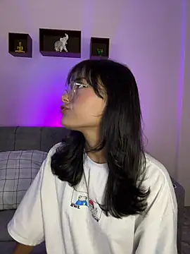 Iam Lyan  online show from March 29, 2026, 6:42 pm