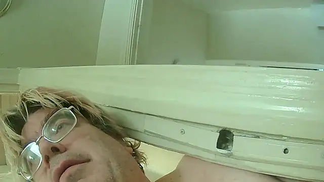 LingerieVape online show from February 4, 2026, 3:40 pm