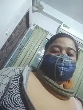 Snapshot of momo_loves chatting on February 12, 2026, 3:56 pm momo loves online show from February 12, 2026, 3:56 pm