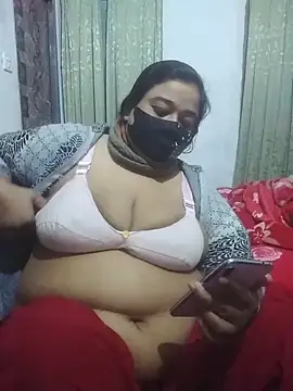 Snapshot of momo_loves chatting on February 4, 2026, 6:25 pm momo loves online show from February 4, 2026, 6:25 pm